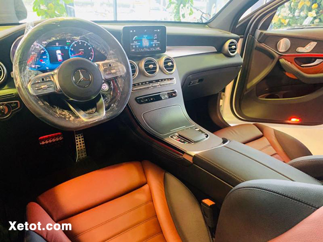 khoang taplo mercedes glc 300 2020 cbu xetot com - Đ&aacute;nh gi&aacute; Mercedes GLC 300 2025: Đại diện ti&ecirc;u biểu ph&acirc;n kh&uacute;c SUV hạng sang
