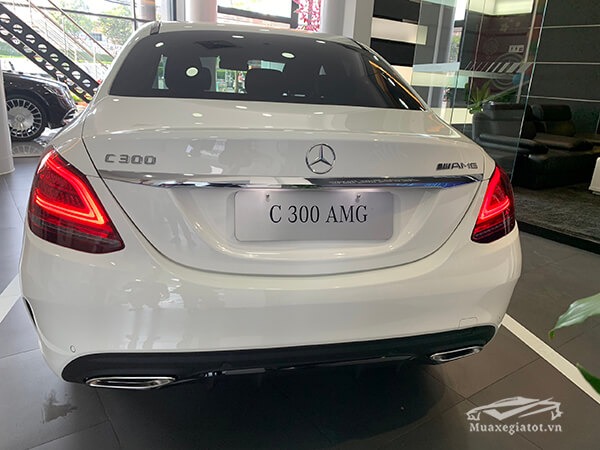 duoi xe mercedes c300 amg 2020 muaxegiatot com 19 - Đ&aacute;nh gi&aacute; xe Mercedes C300 AMG 2025, hấp dẫn & đ&aacute;ng tiền