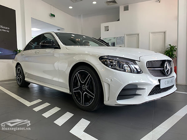 gia xe mercedes c300 amg 2020 muaxegiatot com 2 - Đ&aacute;nh gi&aacute; xe Mercedes C300 AMG 2025, hấp dẫn & đ&aacute;ng tiền