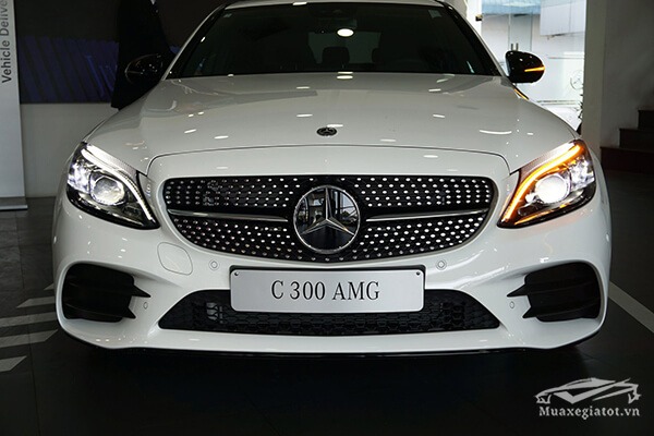 luoi tan nhiet xe mercedes c300 amg 2020 muaxegiatot com 11 - Đ&aacute;nh gi&aacute; xe Mercedes C300 AMG 2025, hấp dẫn & đ&aacute;ng tiền