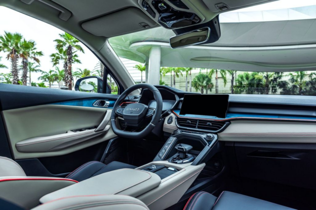 lynk co 06 5 640x427 1 - Lynk & Co 06 gi&aacute; lăn b&aacute;nh khuyến m&atilde;i, Đ&aacute;nh gi&aacute; th&ocirc;ng số kỹ thuật