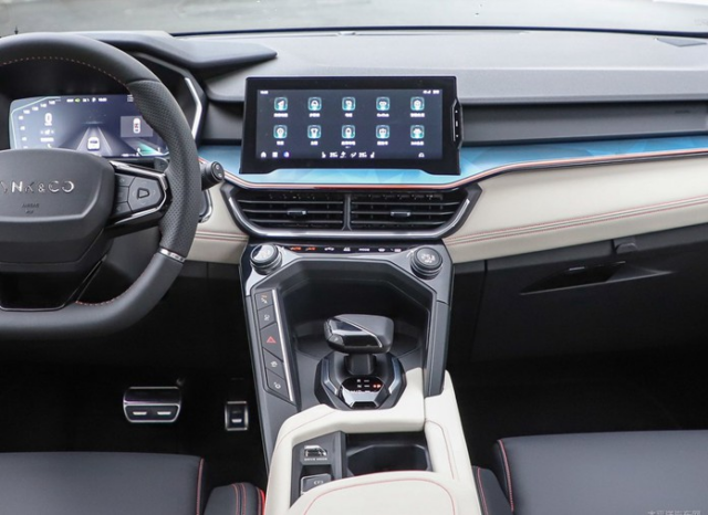 lynk co 06 9 640x466 1 - Lynk & Co 06 gi&aacute; lăn b&aacute;nh khuyến m&atilde;i, Đ&aacute;nh gi&aacute; th&ocirc;ng số kỹ thuật