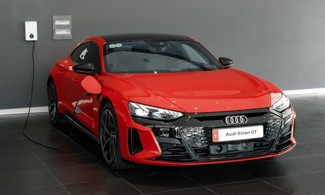 audi e tron gt 1 - Xe điện Audi e-Tron GT 2025: Gi&aacute; b&aacute;n mới nhất, Đ&aacute;nh gi&aacute; xe, Th&ocirc;ng số kỹ thuật