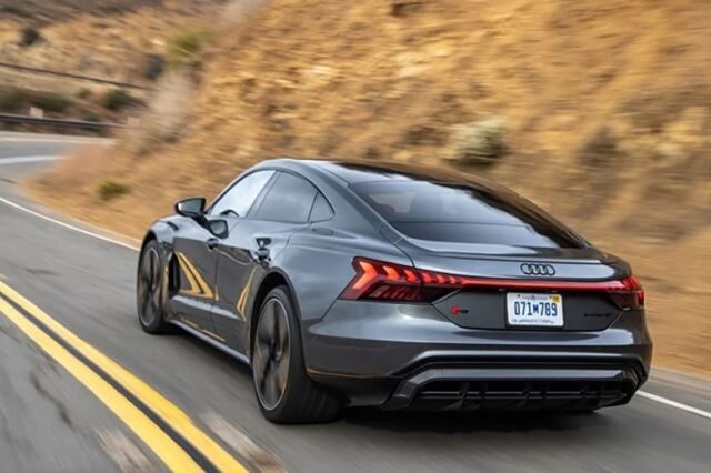audi e tron gt 10 - Xe điện Audi e-Tron GT 2025: Gi&aacute; b&aacute;n mới nhất, Đ&aacute;nh gi&aacute; xe, Th&ocirc;ng số kỹ thuật