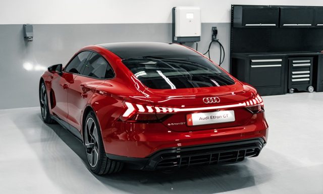 audi e tron gt 4 - Xe điện Audi e-Tron GT 2025: Gi&aacute; b&aacute;n mới nhất, Đ&aacute;nh gi&aacute; xe, Th&ocirc;ng số kỹ thuật