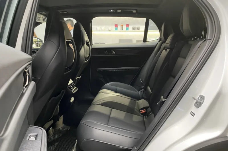 danh gia xe lynk co 01 11 800x533 2 - Lynk & Co 01 2025 gi&aacute; lăn b&aacute;nh khuyến m&atilde;i, Đ&aacute;nh gi&aacute; th&ocirc;ng số kỹ thuật