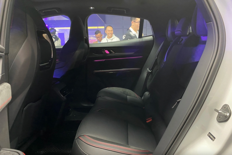 danh gia xe lynk co 05 18 800x533 1 - Lynk & Co 05 gi&aacute; lăn b&aacute;nh khuyến m&atilde;i, Đ&aacute;nh gi&aacute; th&ocirc;ng số kỹ thuật